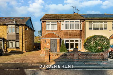 Lambourne Road, Chigwell, IG7 3 bed end of terrace house for sale