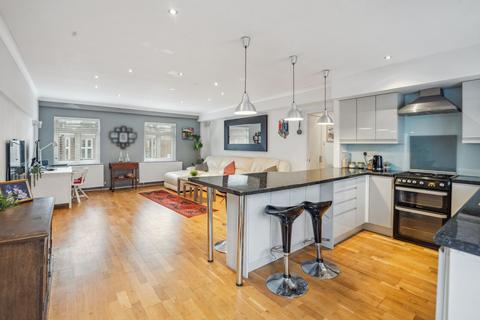 Burkes Road, Beaconsfield, HP9 3 bed flat for sale