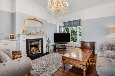 5 bedroom semi-detached house for sale