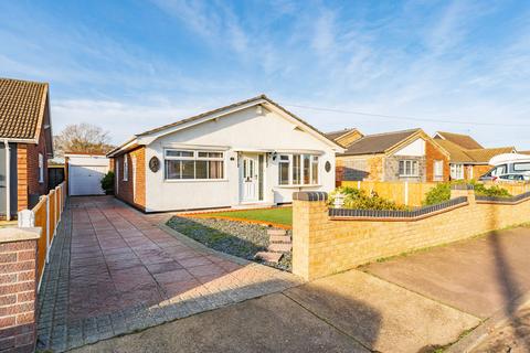 Squires Walk, Gunton 3 bed detached bungalow for sale