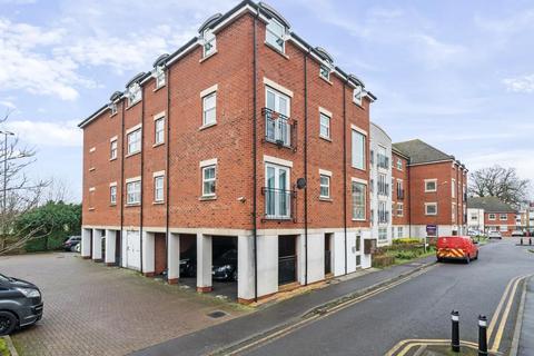 Slough,  Berkshire,  SL3 2 bed flat for sale