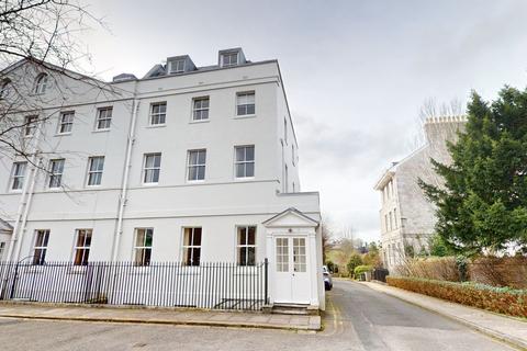 The Square, Stonehouse, PL1 7 bed end of terrace house for sale