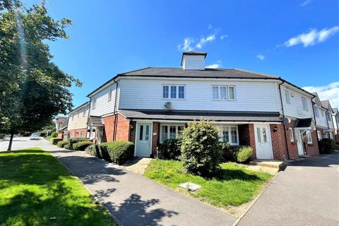 Bedford Drive, Fareham, Hampshire, PO14 2 bed maisonette for sale