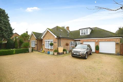 Low Road, Elm, Wisbech, PE14 0DA 4 bed chalet for sale