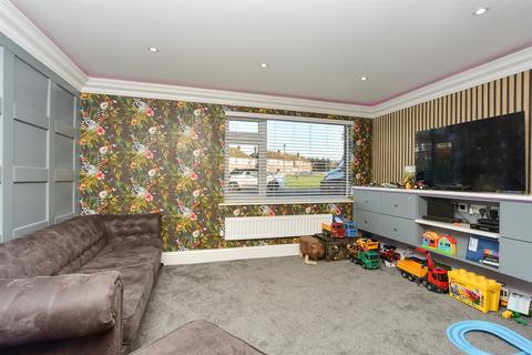 3 bed end terrace house