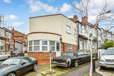 Byron Road, Walthamstow 2 bed end of terrace house for sale