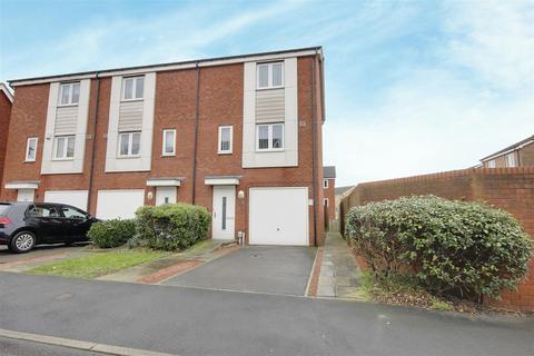 Constable Way, Brough 3 bed townhouse for sale