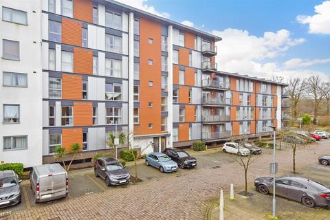 Commonwealth Drive, Three Bridges... 2 bed ground floor flat for sale