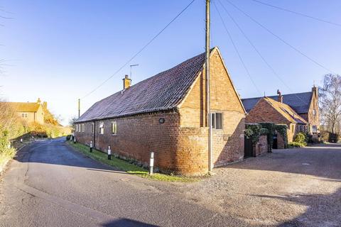 Main Street, Bathley NG23 3 bed barn conversion for sale