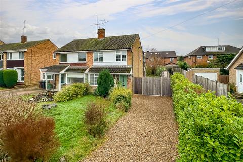 Windmill Avenue, St. Albans... 3 bed semi