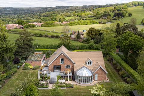 Harp Hill, Cheltenham GL52 5 bed detached house for sale