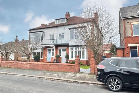 6 bedroom semi-detached house for sale