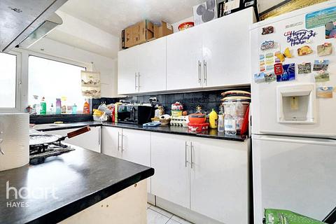 Berwick Avenue, Hayes 2 bed maisonette for sale