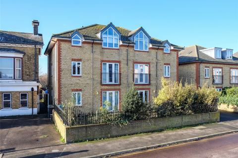 Lennox Road, Gravesend, Kent, DA11 2 bed flat for sale