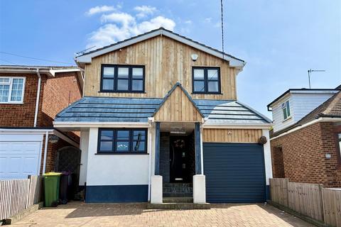 Hambro Avenue, Rayleigh 4 bed detached house for sale