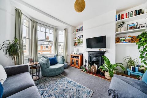 Ravensbury Road, Earlsfield 2 bed flat for sale