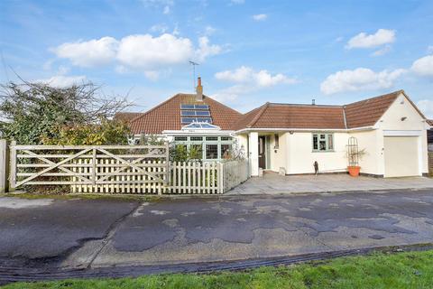 Salmonds Grove, Ingrave, Brentwood... 3 bed bungalow for sale