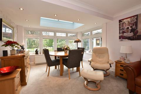 Salmonds Grove, Ingrave, Brentwood... 3 bed bungalow for sale