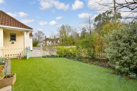 Salmonds Grove, Ingrave, Brentwood... 3 bed bungalow for sale