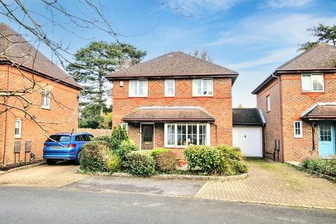 GAYTON CLOSE, ASHTEAD, KT21 3 bed house for sale