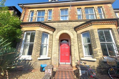 Woodbridge Road, Guildford 2 bed apartment for sale