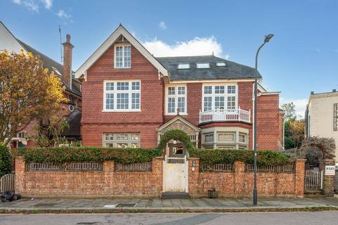 Heathfield Park, Willesden, London, NW2 2 bed flat for sale