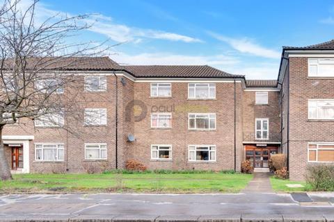 Waldronhyrst, South Croydon, CR2 6NY 2 bed ground floor flat for sale