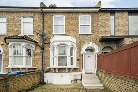 Upland Road, London SE22 3 bed flat for sale