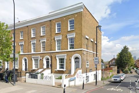 New Cross Road, London SE14 2 bed flat for sale