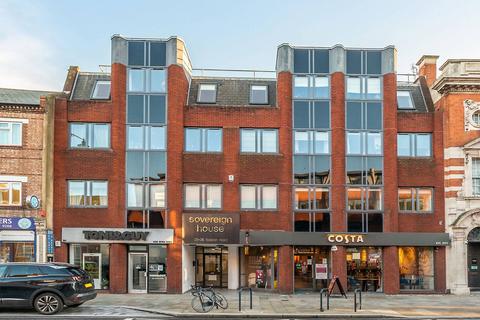 Sovereign House, Twickenham, TW1 1 bed flat for sale