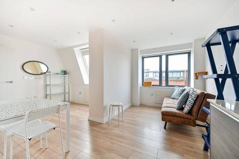 Sovereign House, Twickenham, TW1 1 bed flat for sale