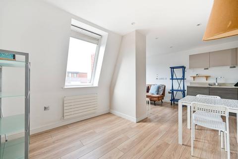Sovereign House, Twickenham, TW1 1 bed flat for sale