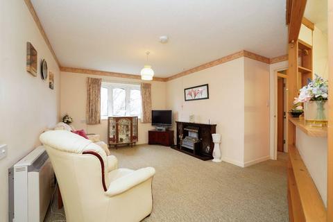 Moatfield Road, Bushey, WD23 2 bed flat for sale