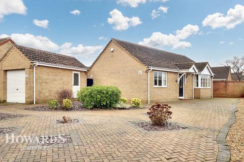 Cabin Close, Lowestoft 2 bed detached bungalow for sale