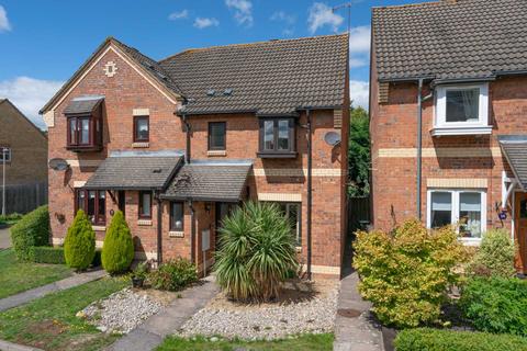 Halwick Close, Boxmoor 3 bed semi