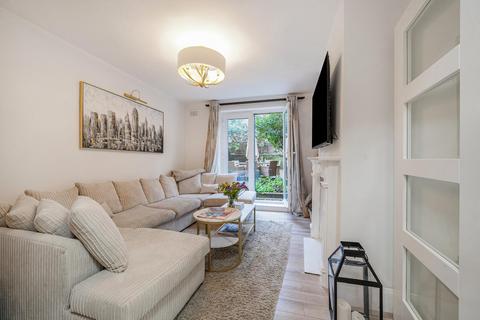 Wandsworth Bridge Road, Fulham 2 bed flat for sale