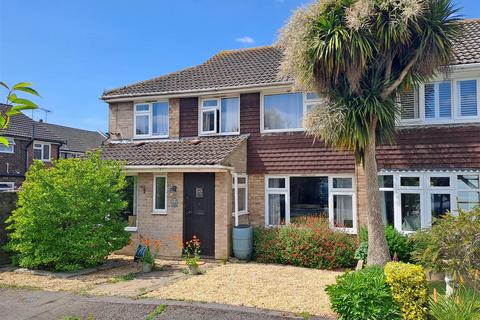 Hailsham Close, East Preston BN16 5 bed semi