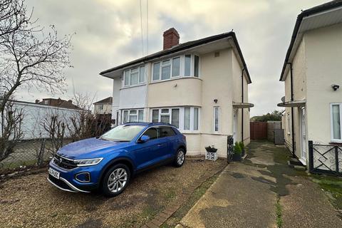 Longford Avenue, Bedfont 2 bed semi