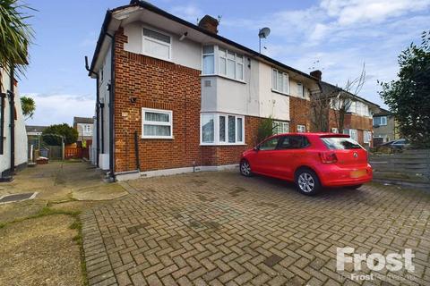 Elmcroft Close, Feltham, Middlesex, TW14 2 bed maisonette for sale