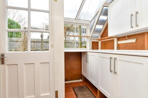 Alberta Avenue, Sutton, Surrey 2 bed ground floor maisonette for sale