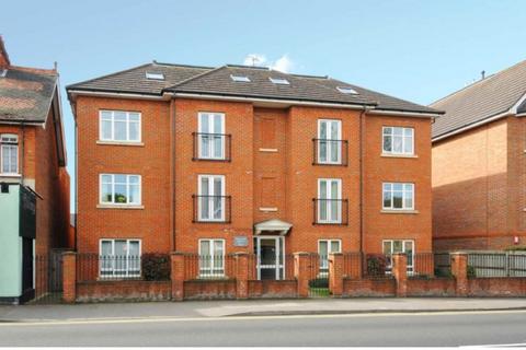 Balfour Road, Weybridge KT13 2 bed flat for sale