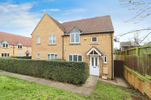 Linden Avenue, Higham Ferrers NN10 3 bed semi