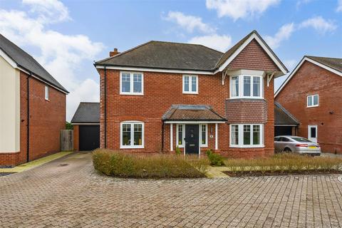 Edneys Walk, Overton, Basingstoke 4 bed detached house for sale