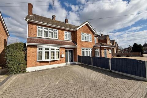 Chelmer Drive, Hutton, Brentwood 3 bed semi