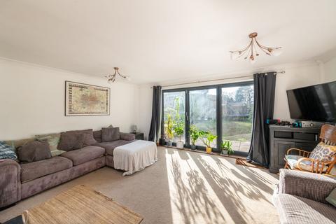 Staplehurst Close, Reigate, RH2 3 bed semi