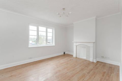 Springfield Court, Acton, London, W3 2 bed flat for sale
