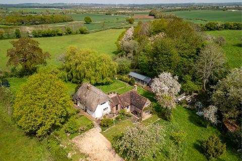 Eythrope Road, Aylesbury HP17 3 bed detached house for sale