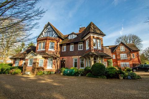 Court Gardens, Goring RG8 2 bed apartment for sale