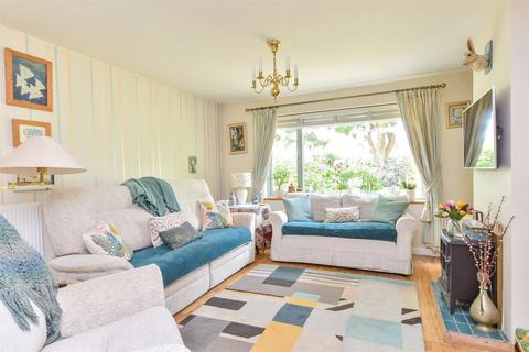 Martens Field, Lewes BN7 3 bed terraced bungalow for sale