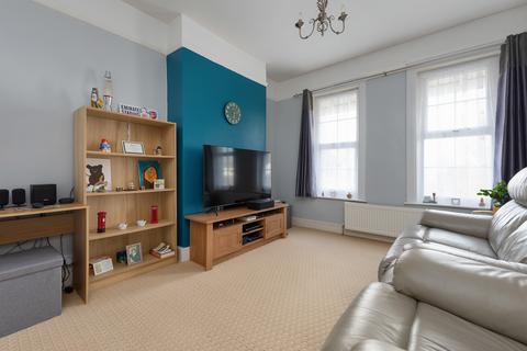 Kingsfield Road, Herne Bay, Kent 2 bed flat for sale